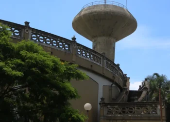 Após privatização, Sabesp registra mais receita, demissão e vazamentos