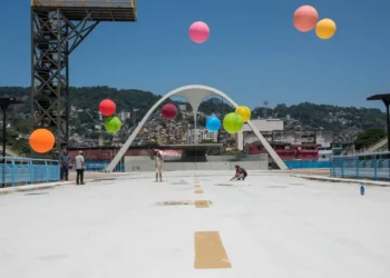 Sambódromo do Rio completa 40 anos com evolução de desfiles