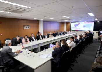 São Félix do Coribe ganha duas ambulâncias e equipamentos de saúde