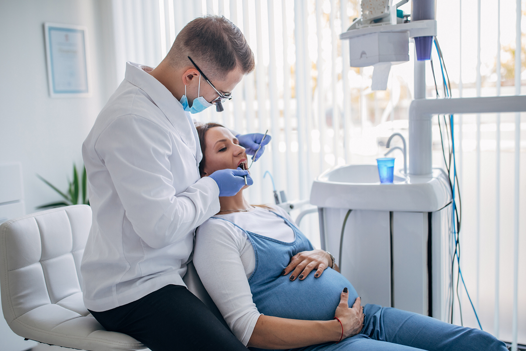 ​Saúde bucal: entenda a importância do pré-natal odontológico para mães e bebês
