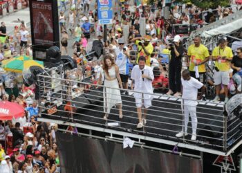 Saulo contagia foliões no segundo dia do Carnaval de Salvador no Campo Grande