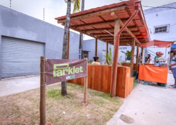 Camaçari amplia espaços urbanos e inaugura o 2º parklet na cidade