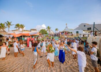 Festa de Iemanjá une fé, cultura e tradição na Costa de Camaçari