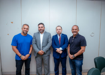 Prefeito de Camaçari recebe representantes da OAB para falar sobre projeto de lei