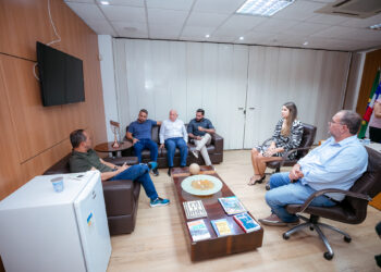 Prefeito trata sobre instalação de unidade do Hotel Ibis na sede de Camaçari