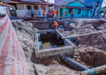 Intervenções em Barra do Jacuípe seguem com a instalação de quiosques e drenagem