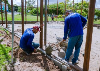 Obras do novo campo de futevôlei do Inocoop estão com 50% de execução