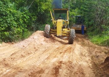 Prefeitura realiza melhorias em estradas vicinais da costa do município