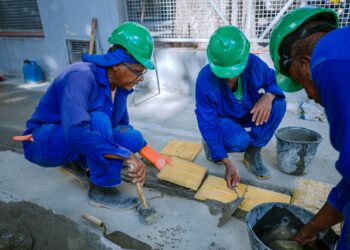 Requalificação da Avenida Eixo Urbano Central segue em andamento