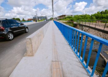 Passeios da Ponte da Avenida Rio Camaçari estão liberados para uso dos pedestres