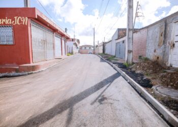 Camaçari: rua do Parque Verde II recebe serviços de pavimentação asfáltica