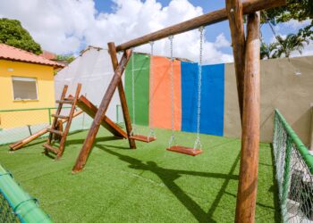 Nova praça e campo de futebol revestido de grama sintética é entregue no Nova Aliança