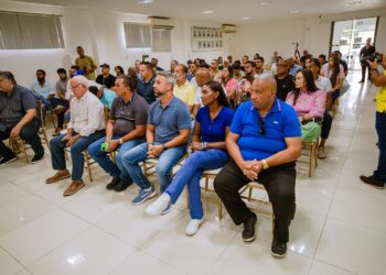 Projetos de requalificação do Centro de Camaçari são apresentados a comerciantes