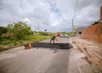 Operação tapa-buraco contempla comunidade do bairro Renascer