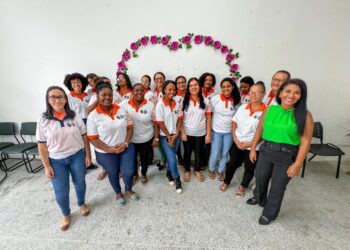 Mulheres aprendem mecânica automotiva em curso da Semu