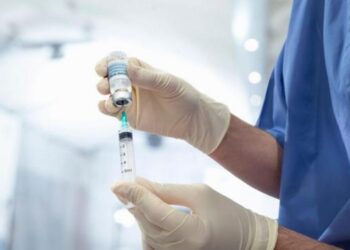 Sesau recebe autorização para retirar vacinas contra a dengue junto à Sesab