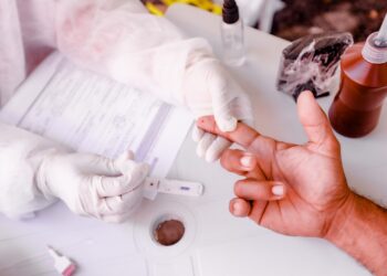 Geriatra chama atenção para aumento de casos de HIV em idosos