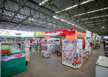 Centro Comercial de Camaçari funciona nesta segunda (21) até as 13h