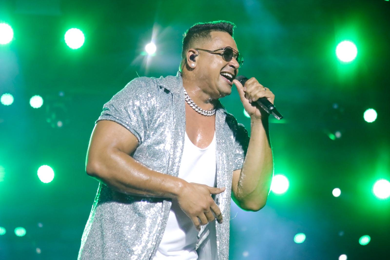 Xanddy Harmonia arrasta multidão no Circuito Orlando Tapajós nesta segunda (5)