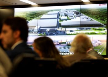 Governo do Estado firma protocolo para instalação de fábrica de placas solares em Camaçari