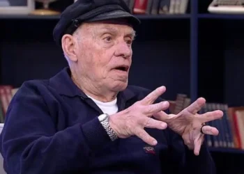 Narrador Silvio Luiz está na UTI em nova hospitalização após derrame