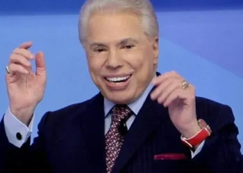 Sem previsão de alta, Silvio Santos passa noite no hospital e aguarda resultado de exames