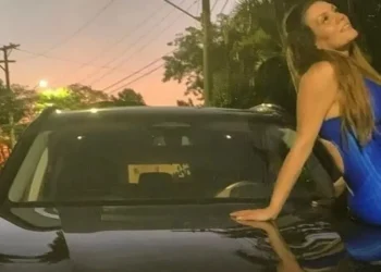 Simony devolve carro de luxo para loja após mistério sobre quem enviou