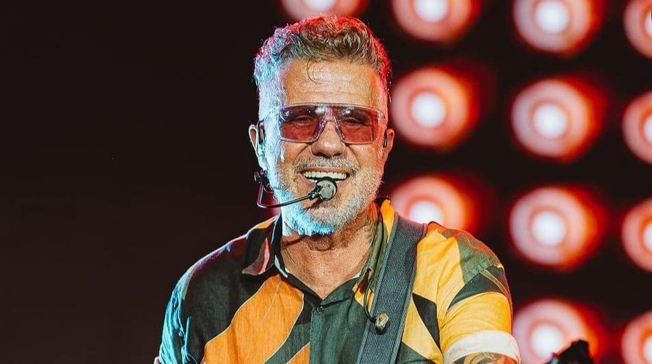 Carnaval 2024: Tuca Fernandes agita a folia de Momo em cidades da Bahia e Minas Gerais