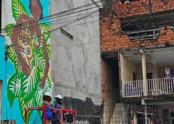 Oficina de grafite gratuita e visita guiada celebram a chegada do Tem Arte nas Ruas no Uruguai