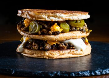 Chef Guto Lago cria hamburguer especialmente quente… como o verão de Salvador