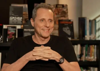 Titãs anuncia retorno de Tony Bellotto aos palcos após diagnóstico de câncer: “Felizes e preparados”