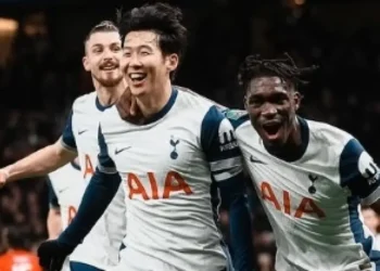Em jogo eletrizante, Tottenham elimina Manchester United e avança na Copa da Liga Inglesa