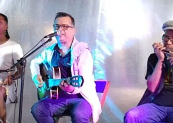 Tríade Band leva mistura de samba-reggae, blues e música instrumental ao Pelourinho