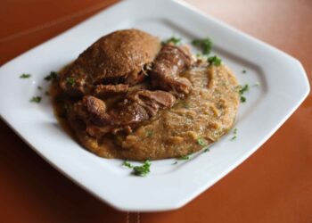 Faça uma viagem gastronômica ao coração da Bahia com a Buchada de Bode do Uauá