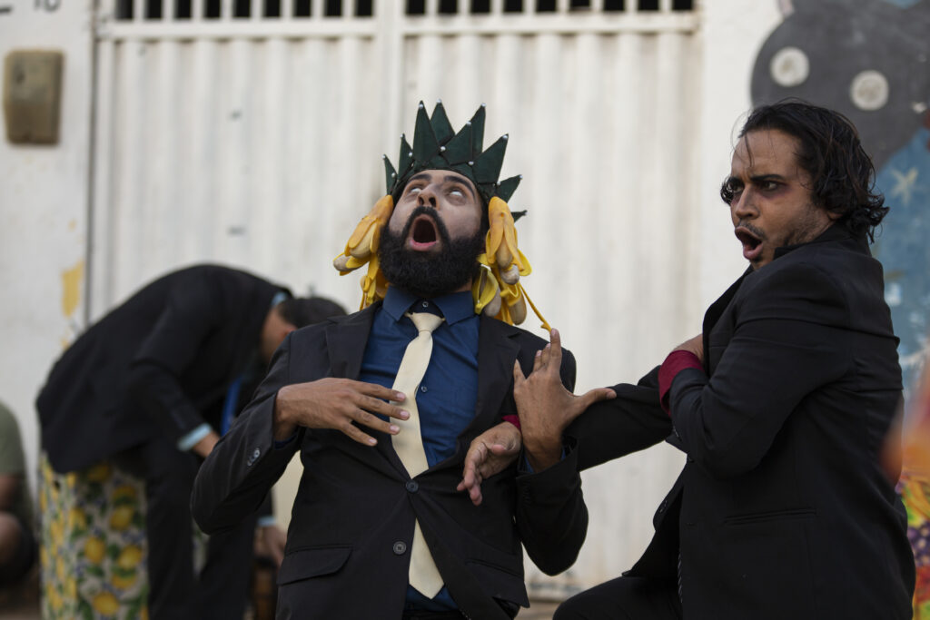Espetáculo de rua marca retomada do Festival Maré de Março