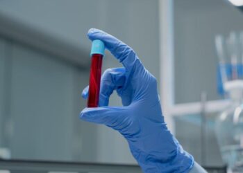 Fevereiro laranja: diagnóstico precoce é o maior aliado no combate à leucemia