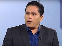 Uziel Bueno deixa Rádio Sociedade e arrenda Baiana FM