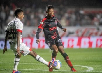 Vitória perde para o São Paulo e estaciona no Z-4