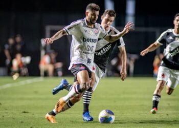 Vitória perde para o Vasco e afunda na zona de rebaixamento