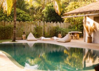 Villa Fulô Casa Hotel, em Caraíva (BA), entra para o Guia Roteiros de Charme 2025