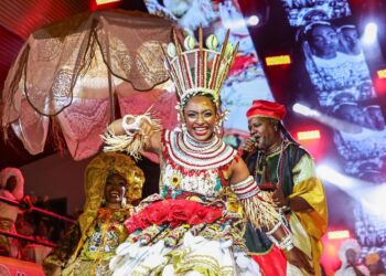 Lorena Bispo, 22 anos, conquista a plateia e é eleita Deusa do Ébano 2025