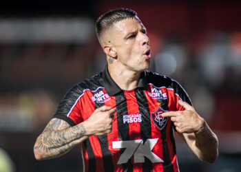 Roteiro repetido: Vitória abre 2×0, mas vacila de novo e cede empate ao Juventude