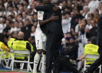 Técnico do Real Madrid, Ancelotti se declara para Vini Jr: “Te amo”