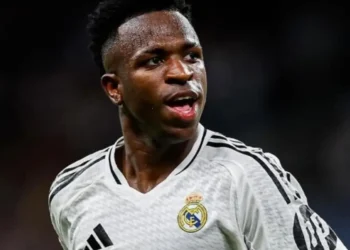 Vini Jr. pede desculpas ao Real por expulsão e agradece companheiros