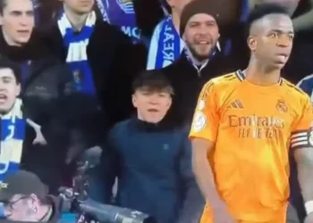 Vini Jr. é alvo de gestos racistas em jogo da Copa do Rei
