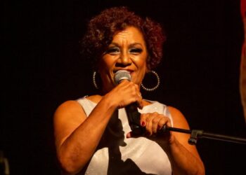 Virgínia Luz comanda 6ª Edição do Sarau Poético-Musical