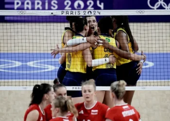 Brasil vence a Polônia e termina primeira fase do vôlei feminino liderando o grupo B