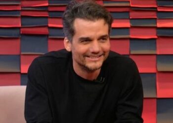 Wagner Moura anuncia retorno ao teatro após 16 anos com estreia em solo brasileiro