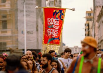 Bloco da Praça promove baile Carnaval Tropical à fantasia neste sábado (20)