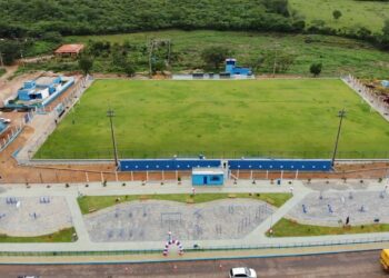 Governo do Estado entrega escola e mercado em Novo Horizonte e autoriza obras em Macaúbas